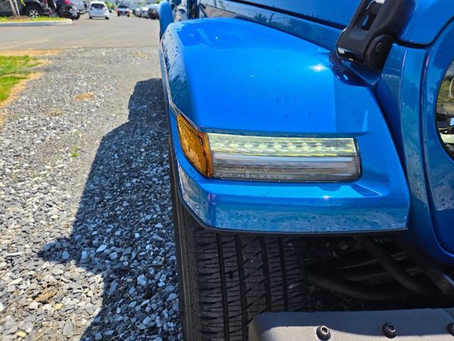 Used 2023 Jeep Gladiator Overland AWD/4WD image 18