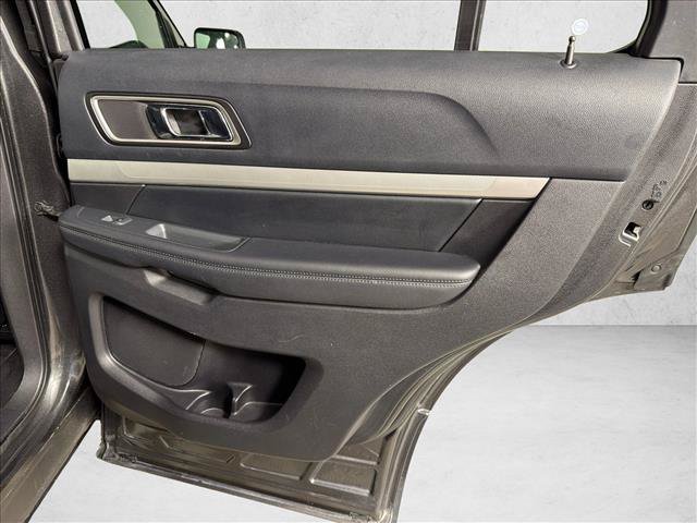 Used 2016 Ford Explorer XLT w/ Equipment Group 202A FWD image 17