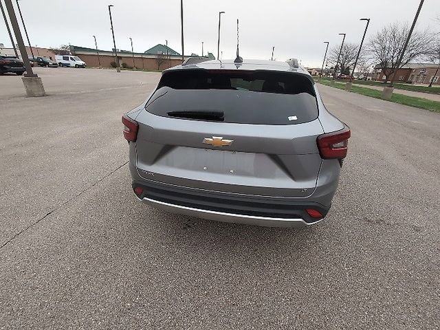 Used 2025 Chevrolet Trax LT w/ LT Convenience Package image 7