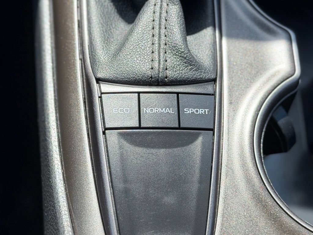 Used 2024 Toyota Camry SE FWD image 17