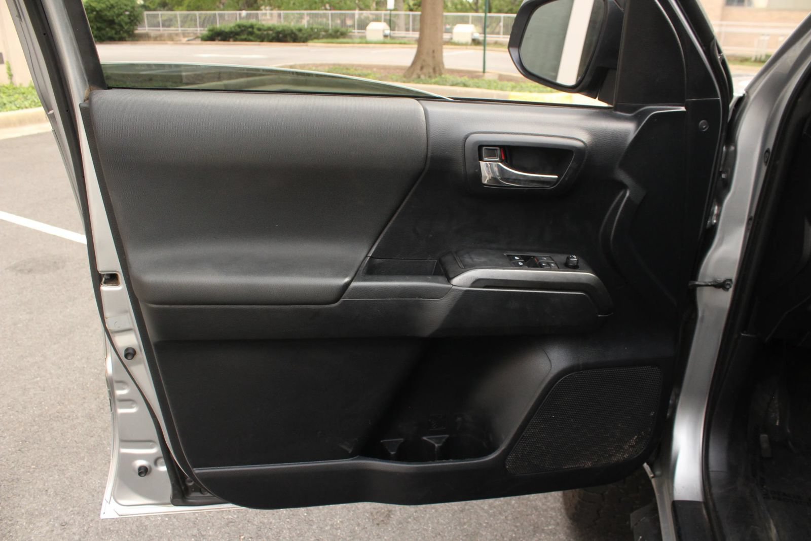 Used 2019 Toyota Tacoma TRD Sport AWD/4WD image 15