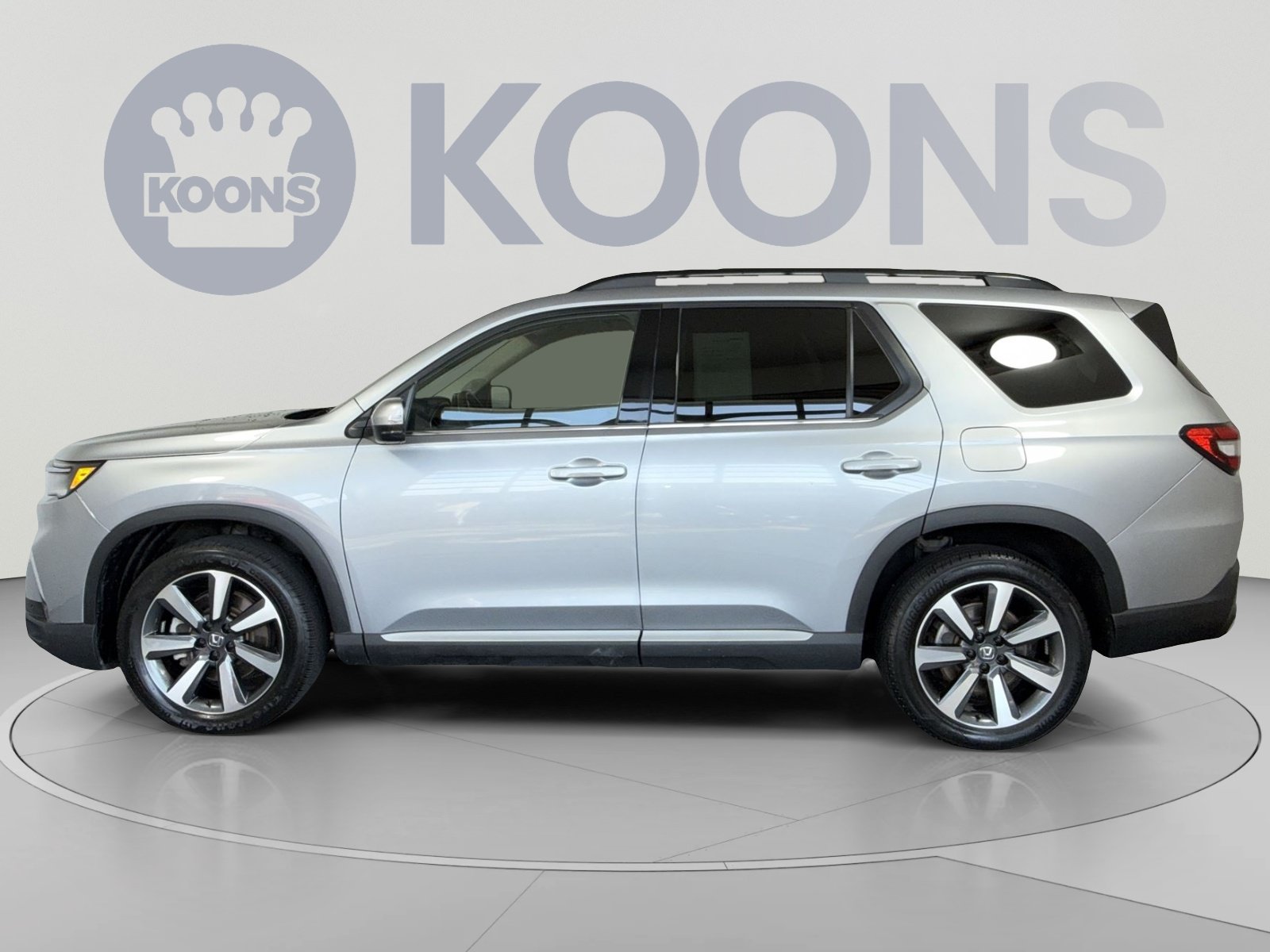 Used 2023 Honda Pilot Touring image 2