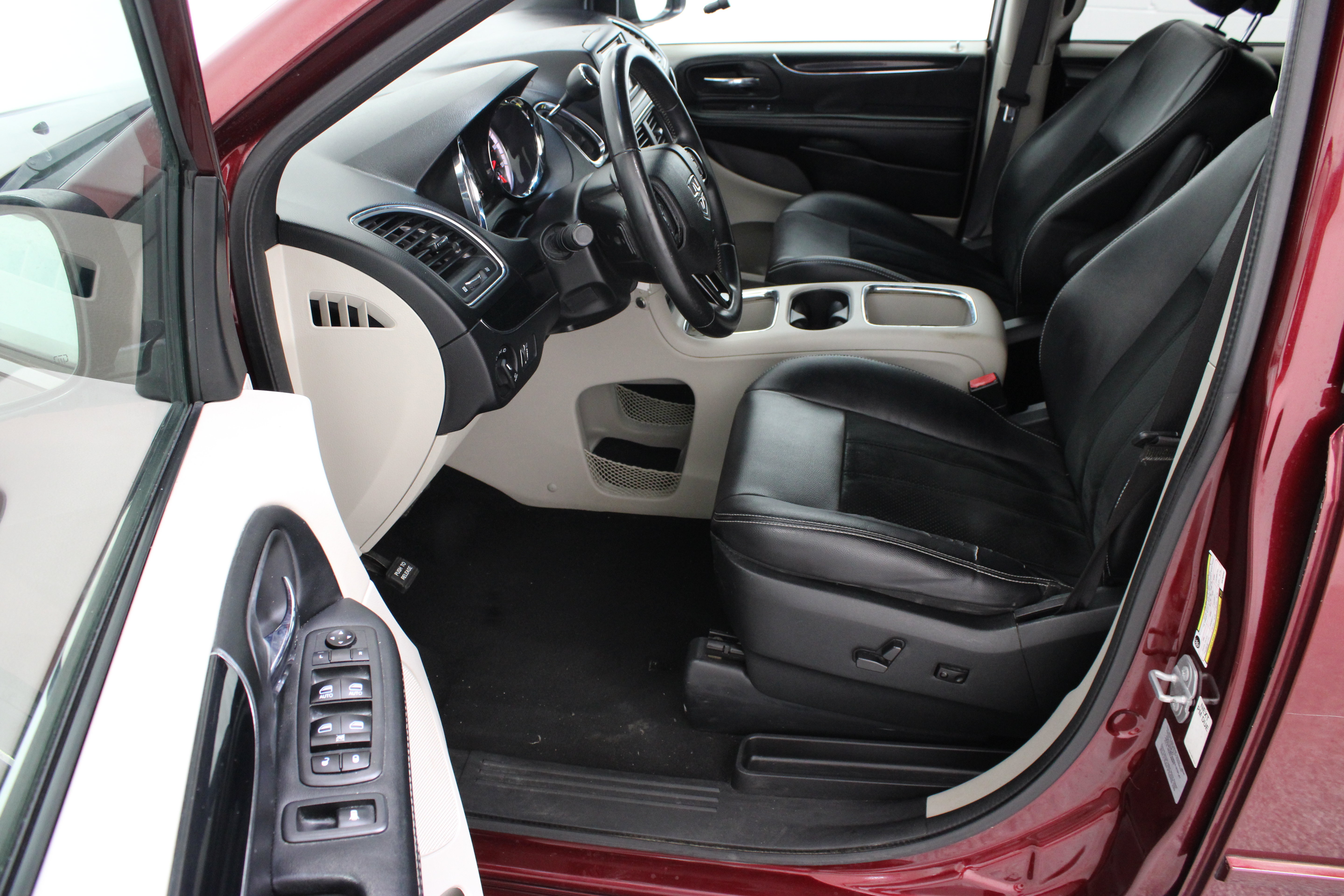 Used 2017 Dodge Grand Caravan SXT FWD image 14