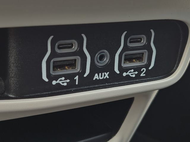 Used 2024 Chrysler Pacifica Touring-L FWD image 26