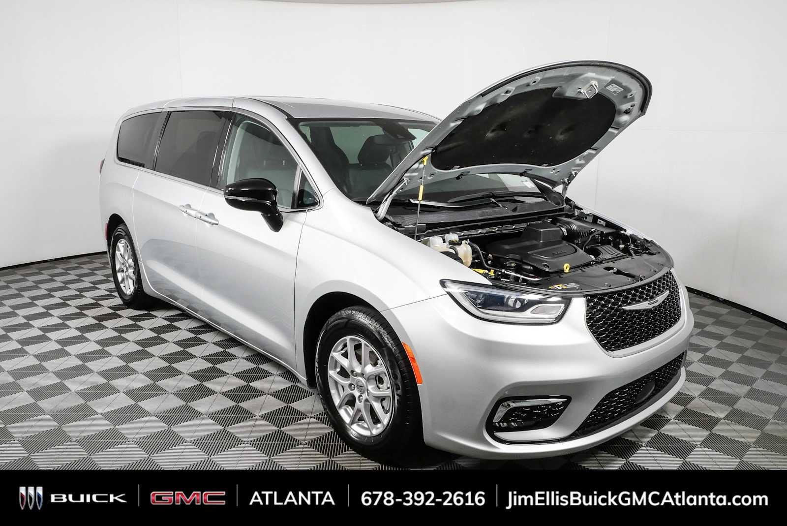 Used 2024 Chrysler Pacifica Touring-L FWD image 34