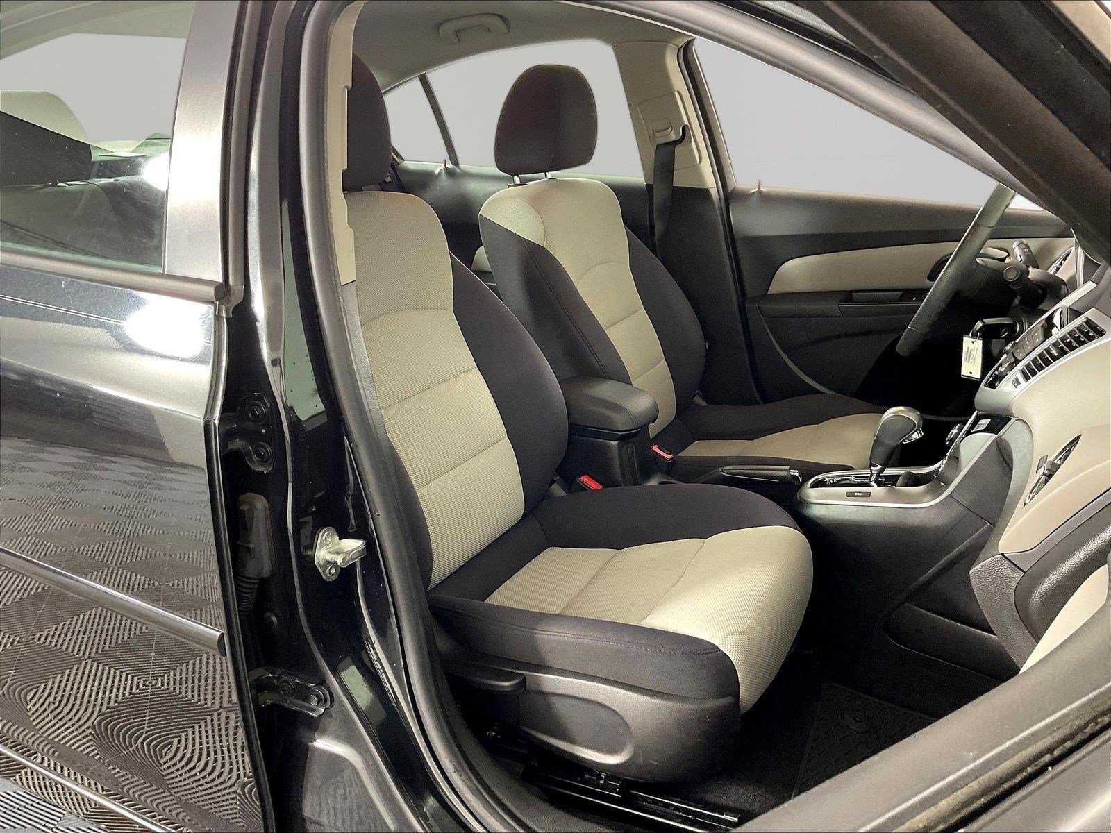 Used 2014 Chevrolet Cruze LS FWD image 27