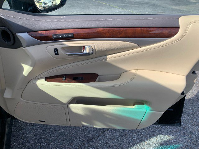 Used 2014 Lexus LS 460 w/ Ultra Luxury Package RWD image 22