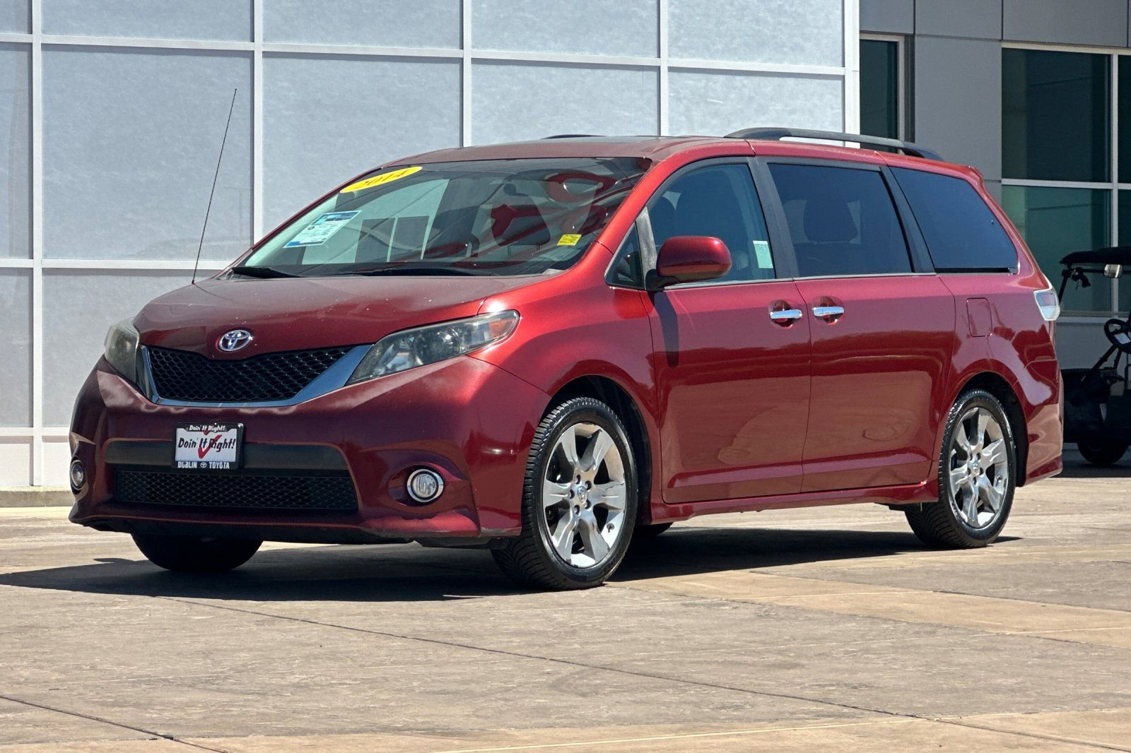 Used 2014 Toyota Sienna SE FWD image 8