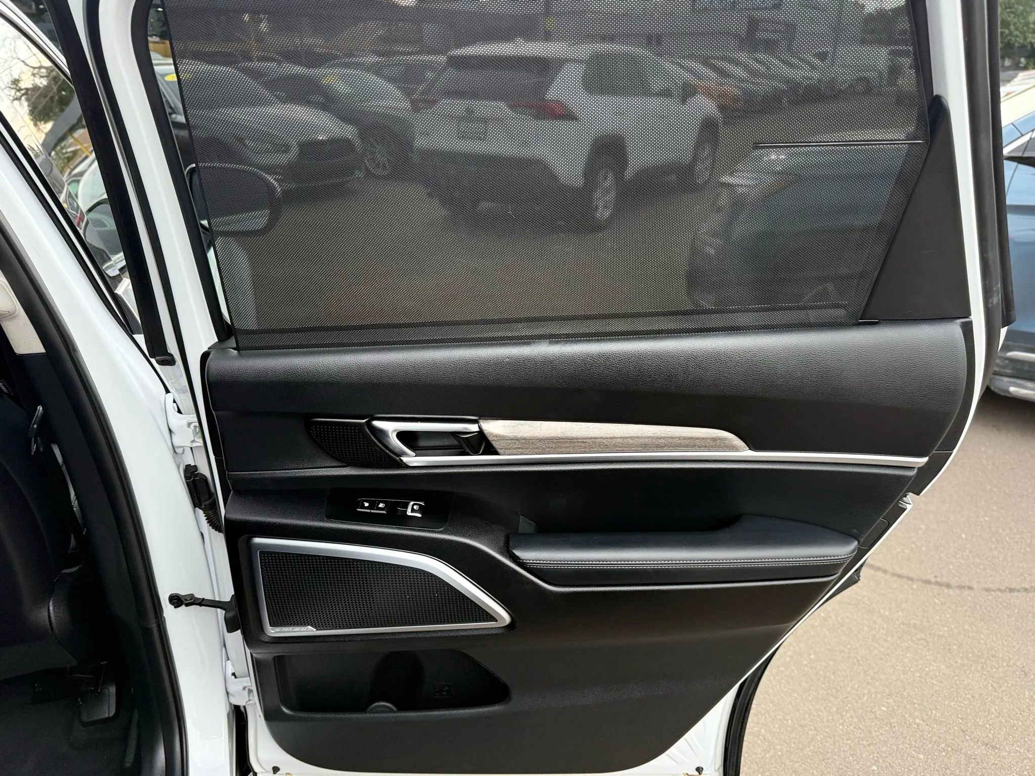 Used 2021 Kia Telluride SX w/ SX Prestige Package image 23