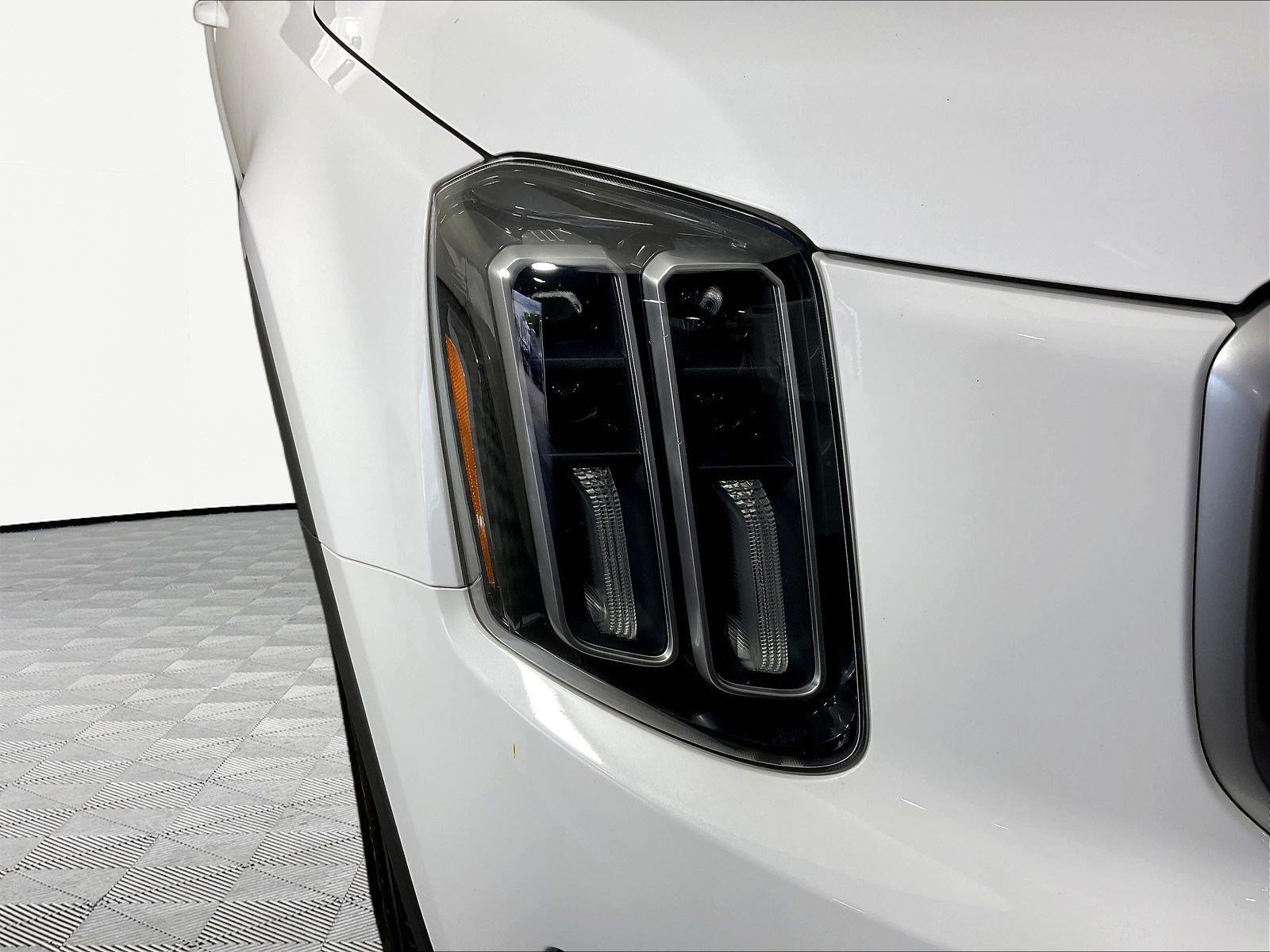 Certified 2024 Kia Telluride LX FWD image 32
