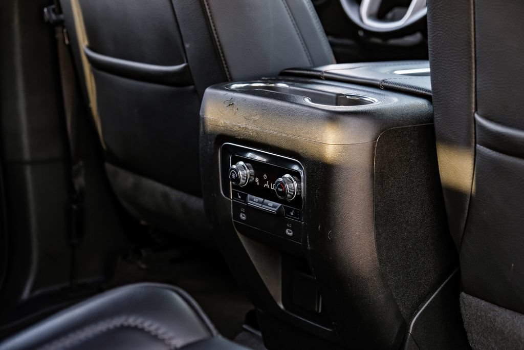 Used 2024 GMC Yukon XL Denali AWD/4WD image 46
