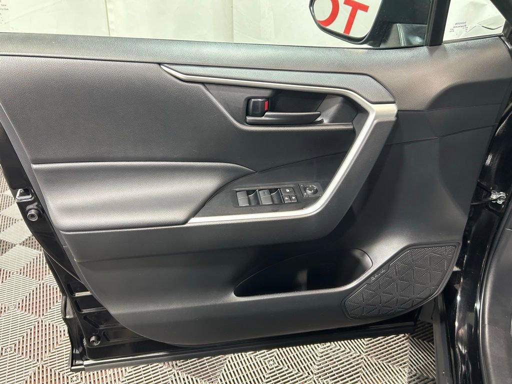 Used 2025 Toyota RAV4 LE image 27