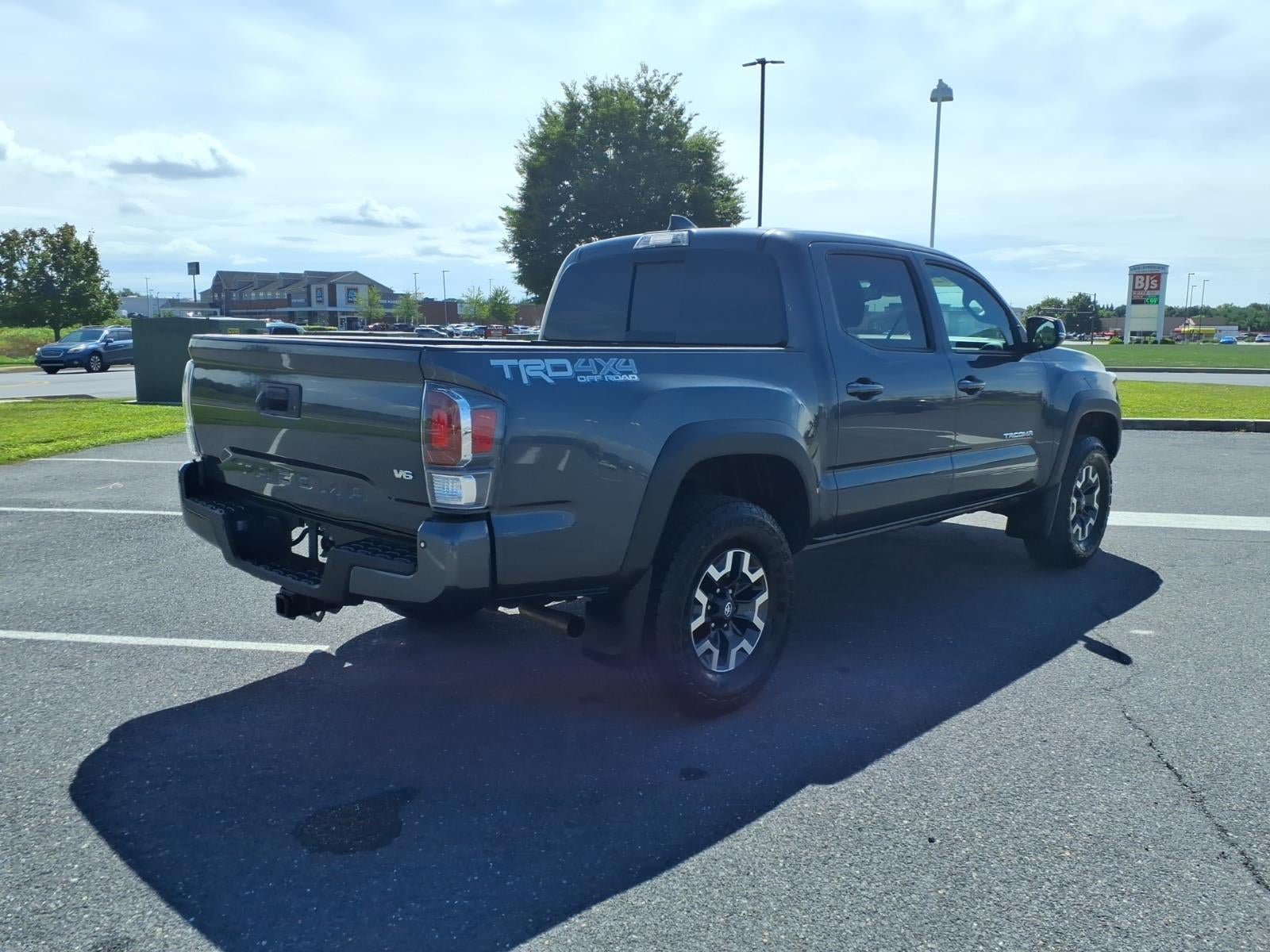 Used 2023 Toyota Tacoma TRD Off-Road w/ Technology Package AWD/4WD image 4