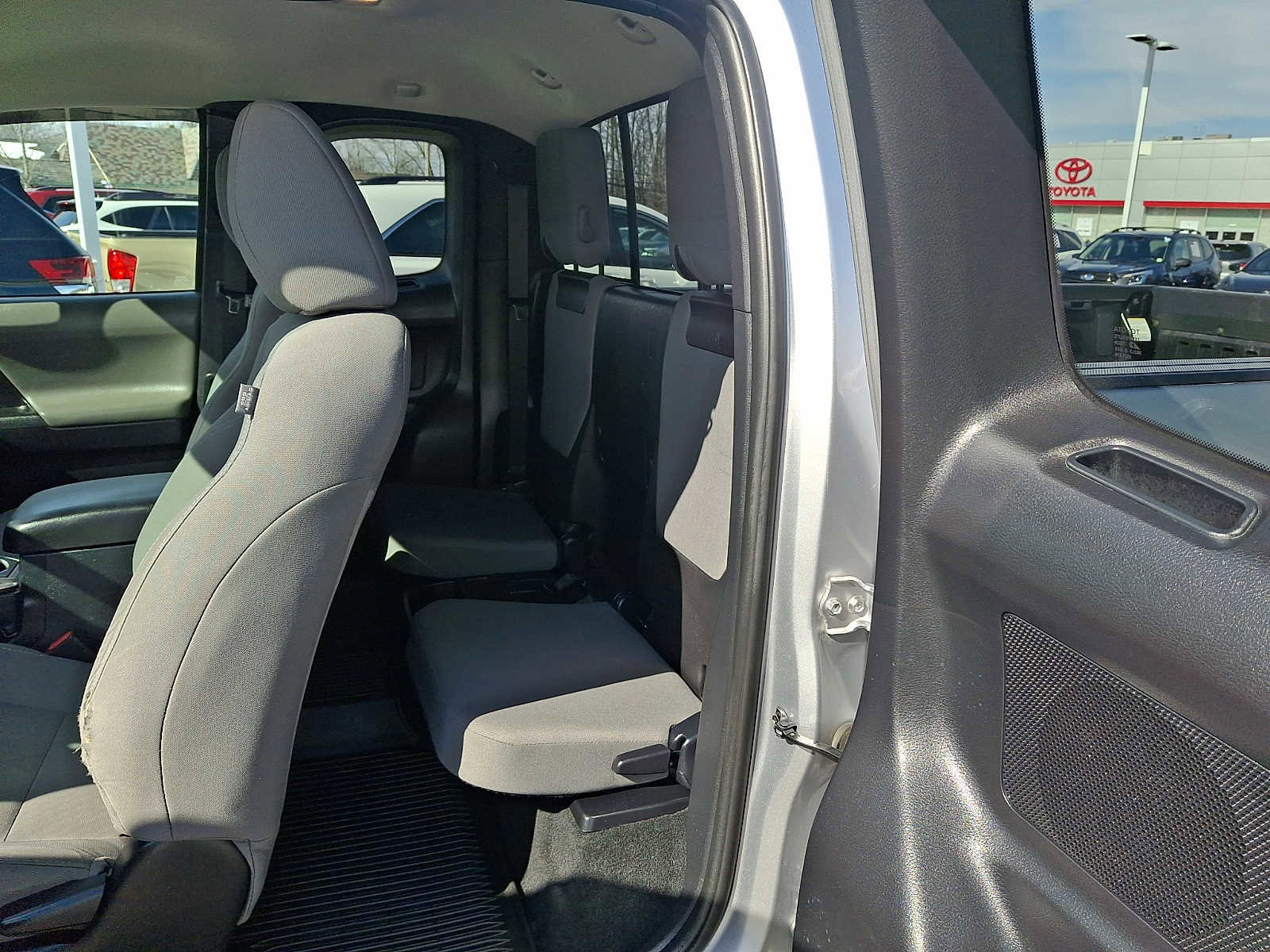 Certified 2020 Toyota Tacoma SR5 w/ SR5 Appearance Package (SM) image 13