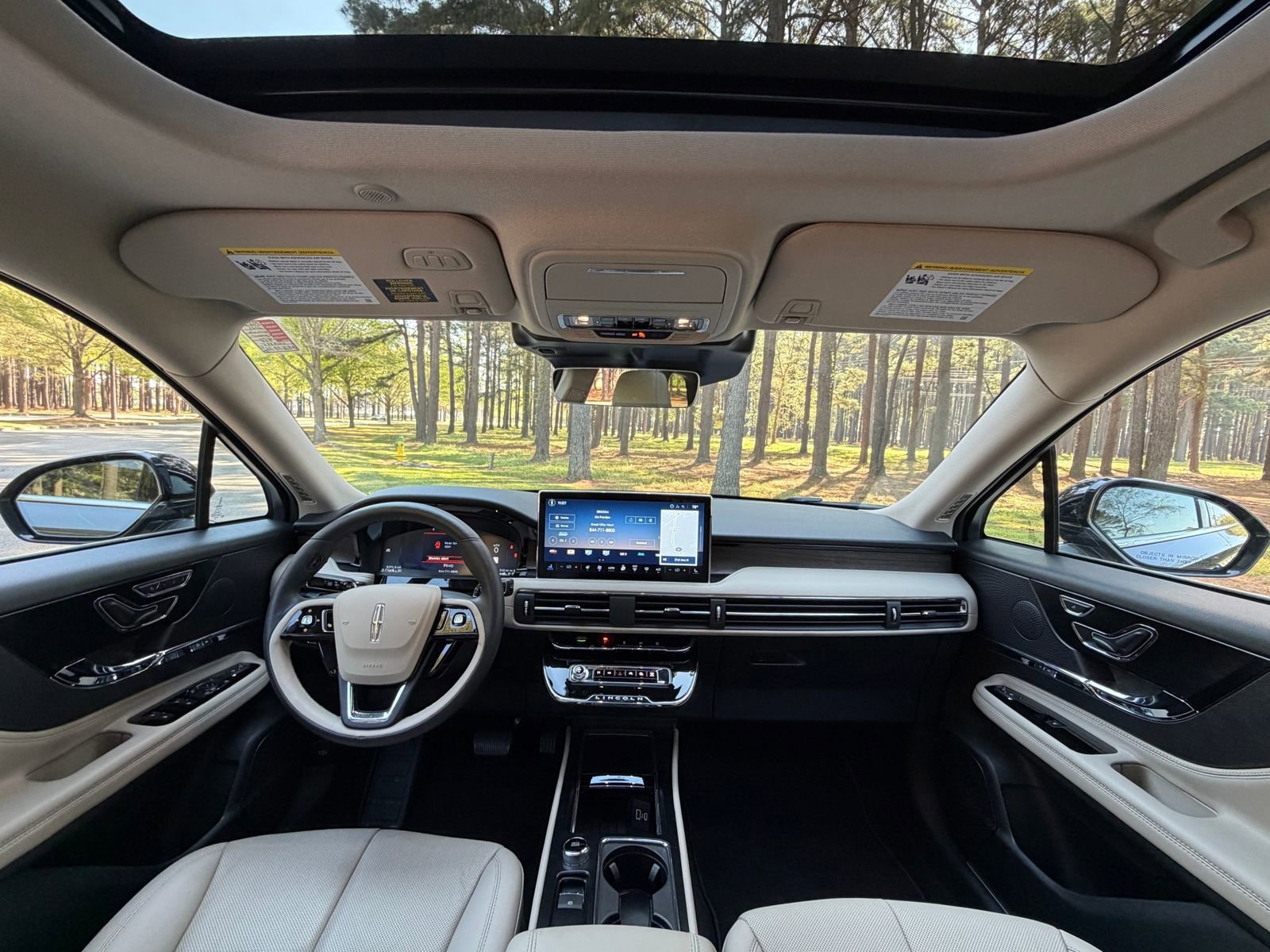 Used 2025 Lincoln Corsair Reserve image 2