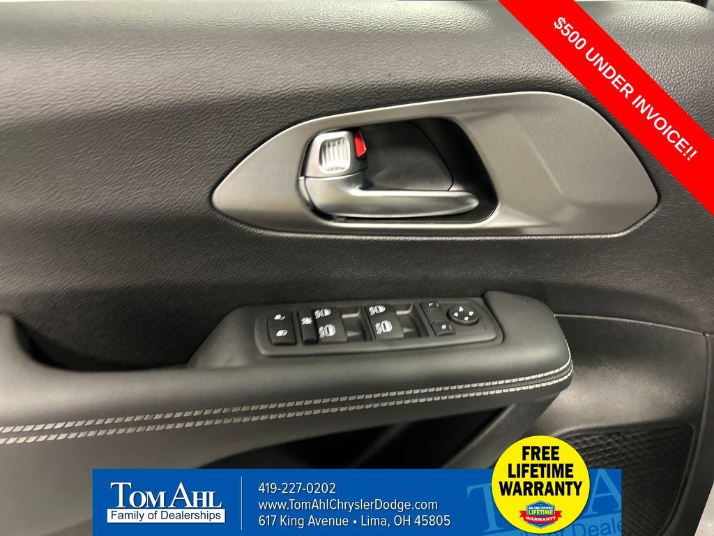 New 2026 Chrysler Voyager LX image 12