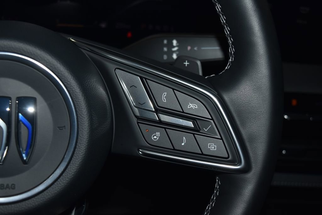 Used 2025 Buick Enclave Preferred w/ Power Package image 11