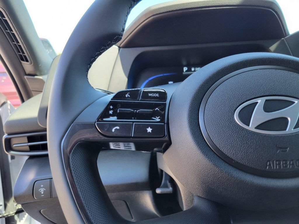 Used 2025 Hyundai Elantra Sport FWD image 14