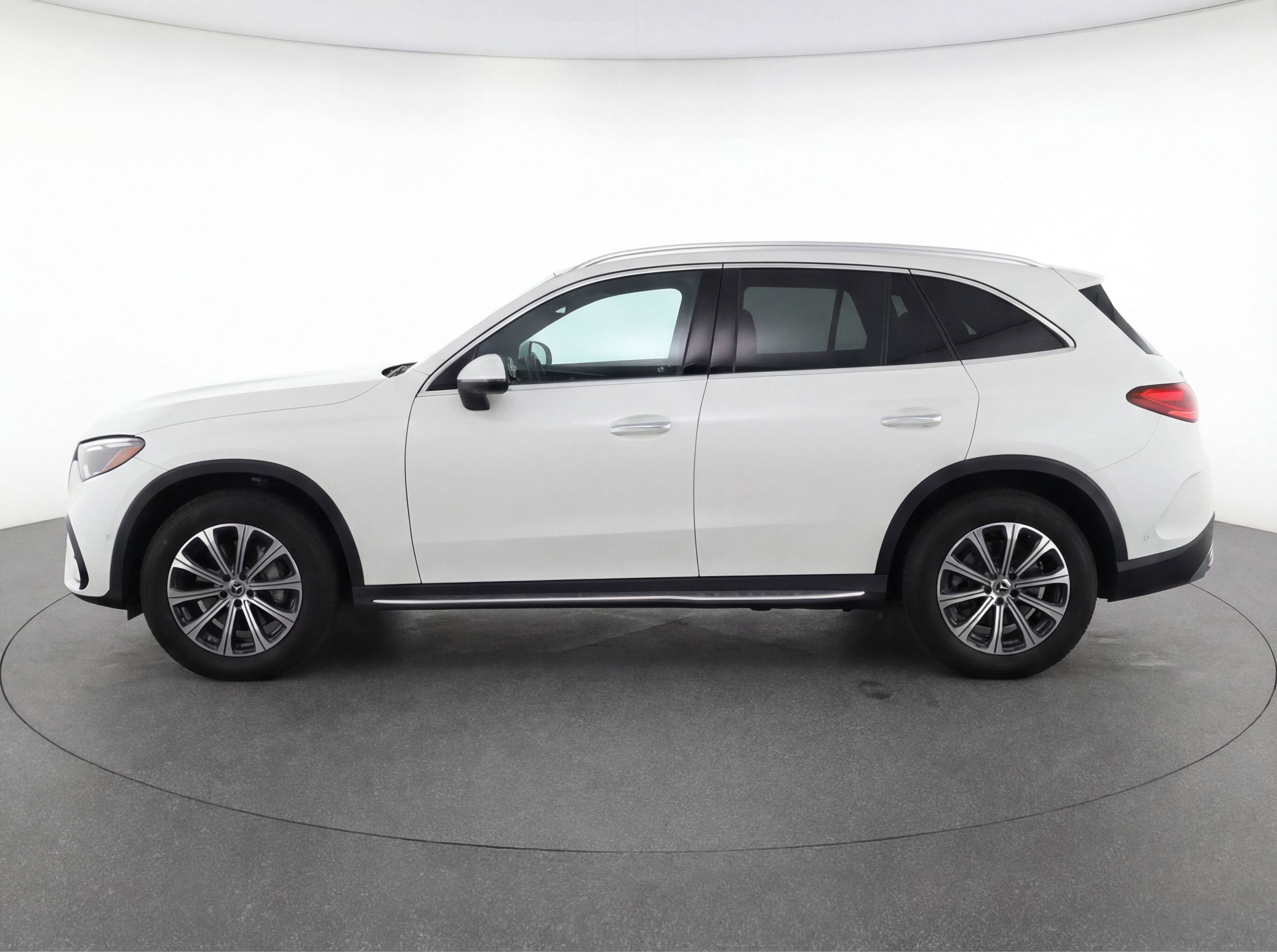 Used 2024 Mercedes-Benz GLC 300 4MATIC image 5