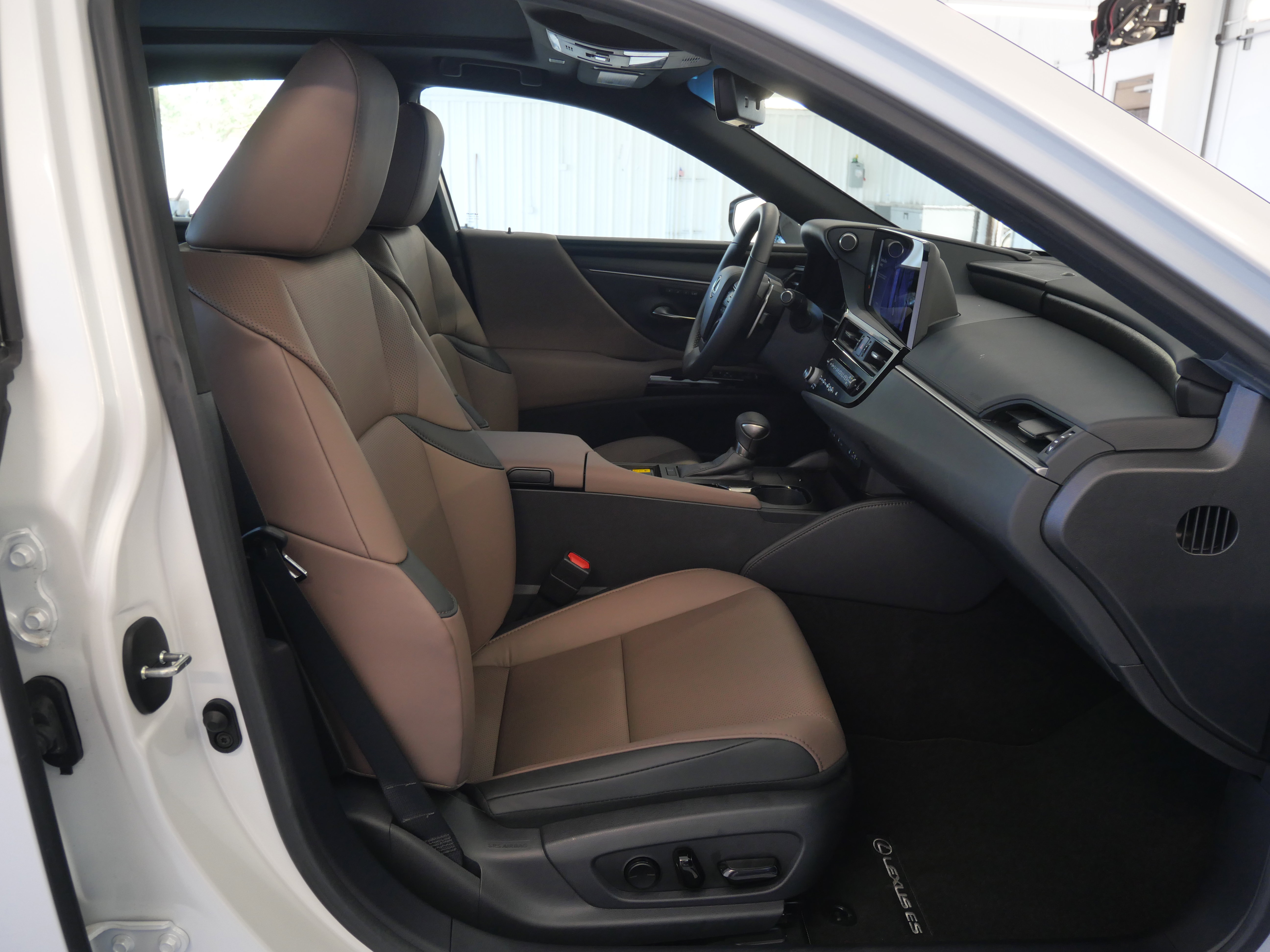 Used 2025 Lexus ES 350 w/ Premium Package image 15