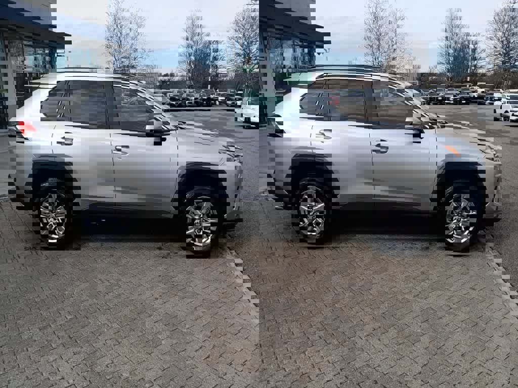 Used 2022 Toyota RAV4 XLE w/ Convenience Package image 7