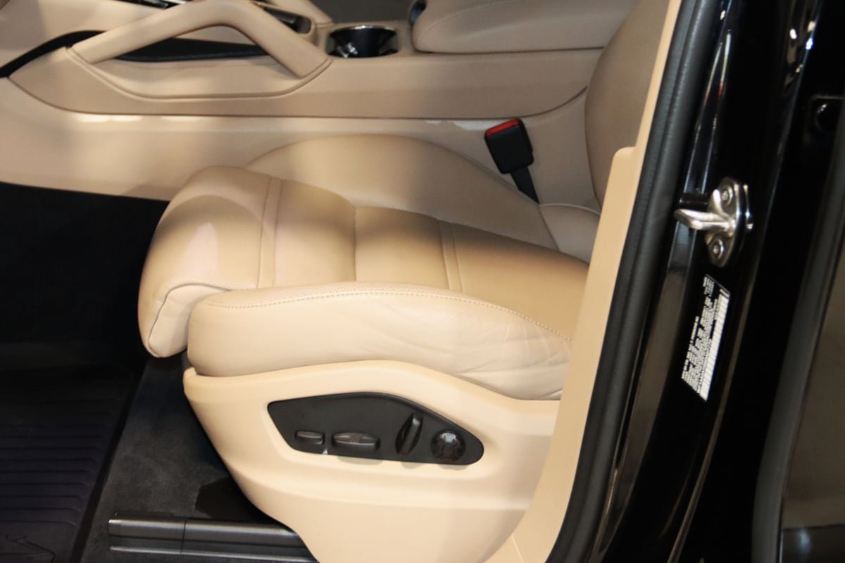 Used 2022 Porsche Cayenne Platinum Edition AWD/4WD image 38