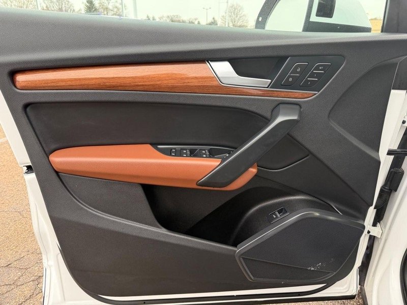 Used 2021 Audi Q5 2.0T Premium w/ Convenience Package image 19