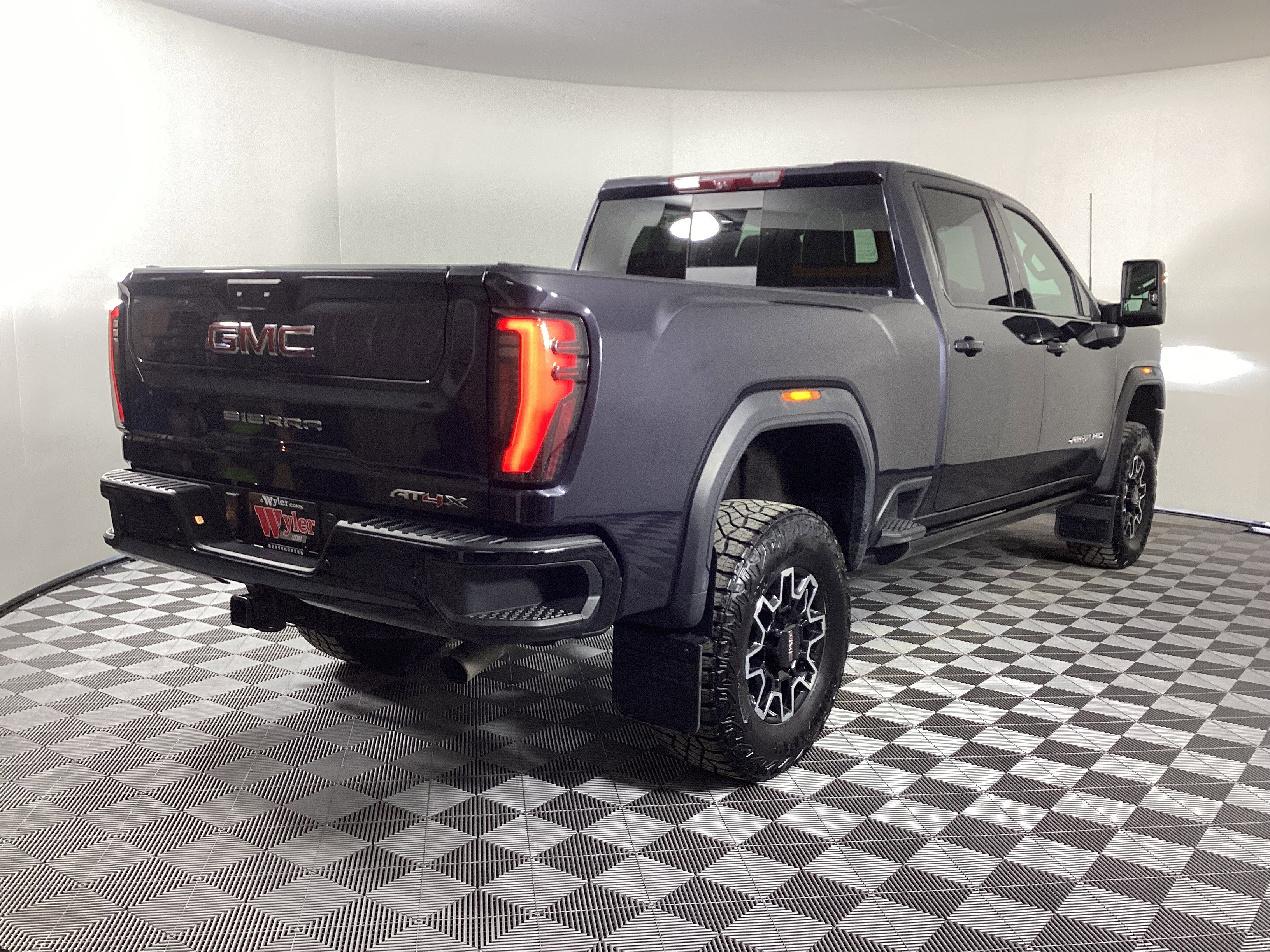 Used 2024 GMC Sierra 2500 AT4X AWD/4WD image 5