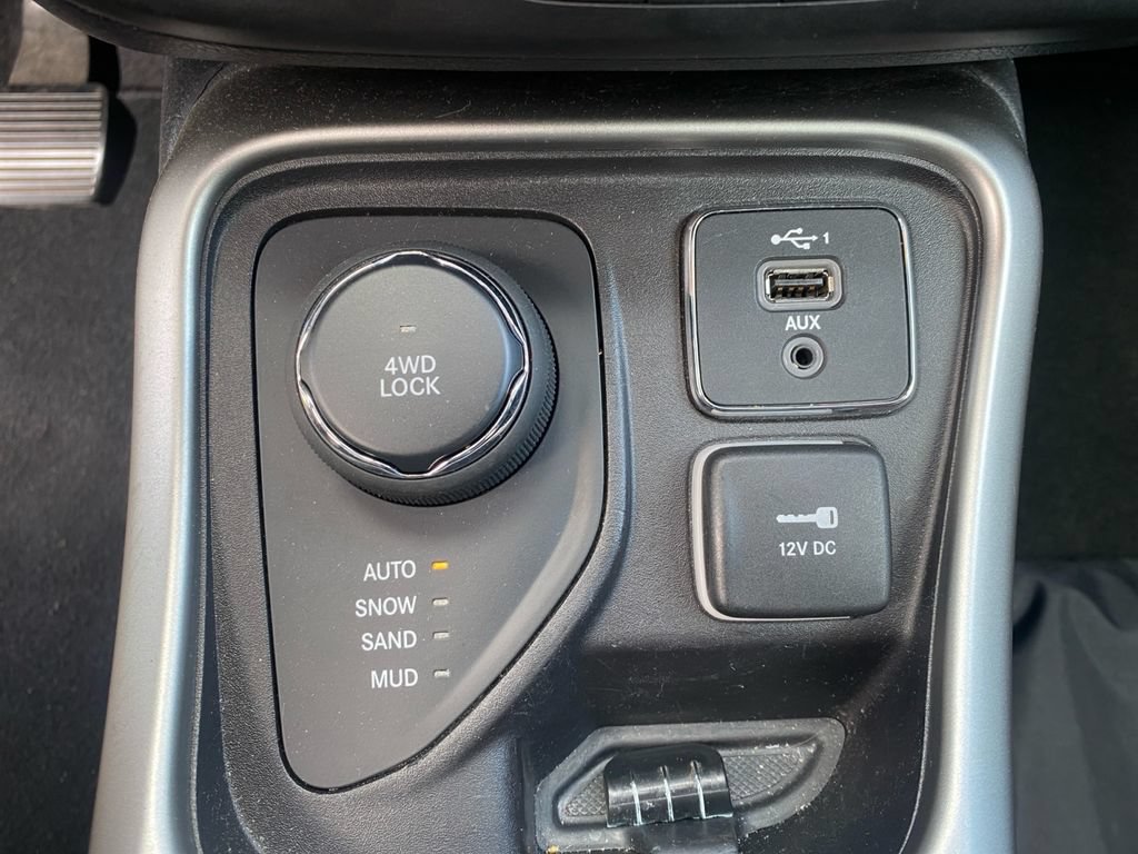 Used 2021 Jeep Compass Latitude AWD/4WD image 23