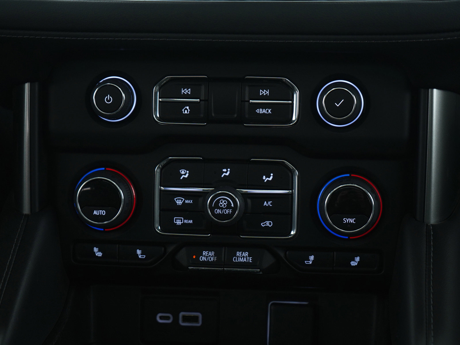 Used 2022 Chevrolet Suburban LT w/ Luxury Package image 21