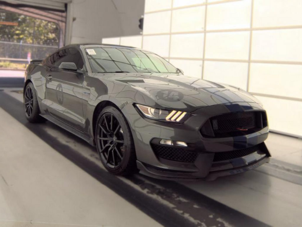Used 2016 Ford Mustang Shelby GT350 w/ Track Package RWD image 4