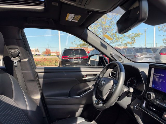 Used 2023 Toyota Highlander XSE AWD/4WD image 38