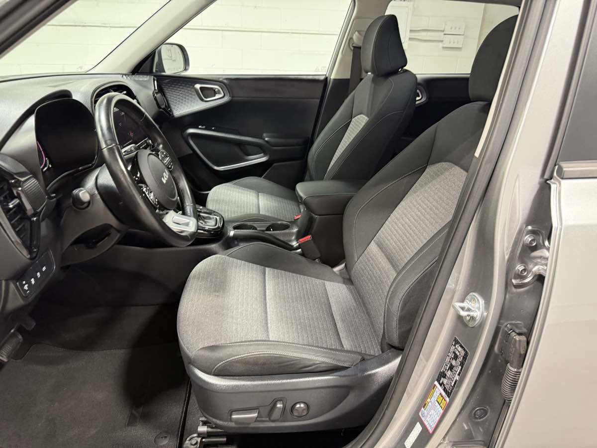 Used 2023 Kia Soul EX image 15