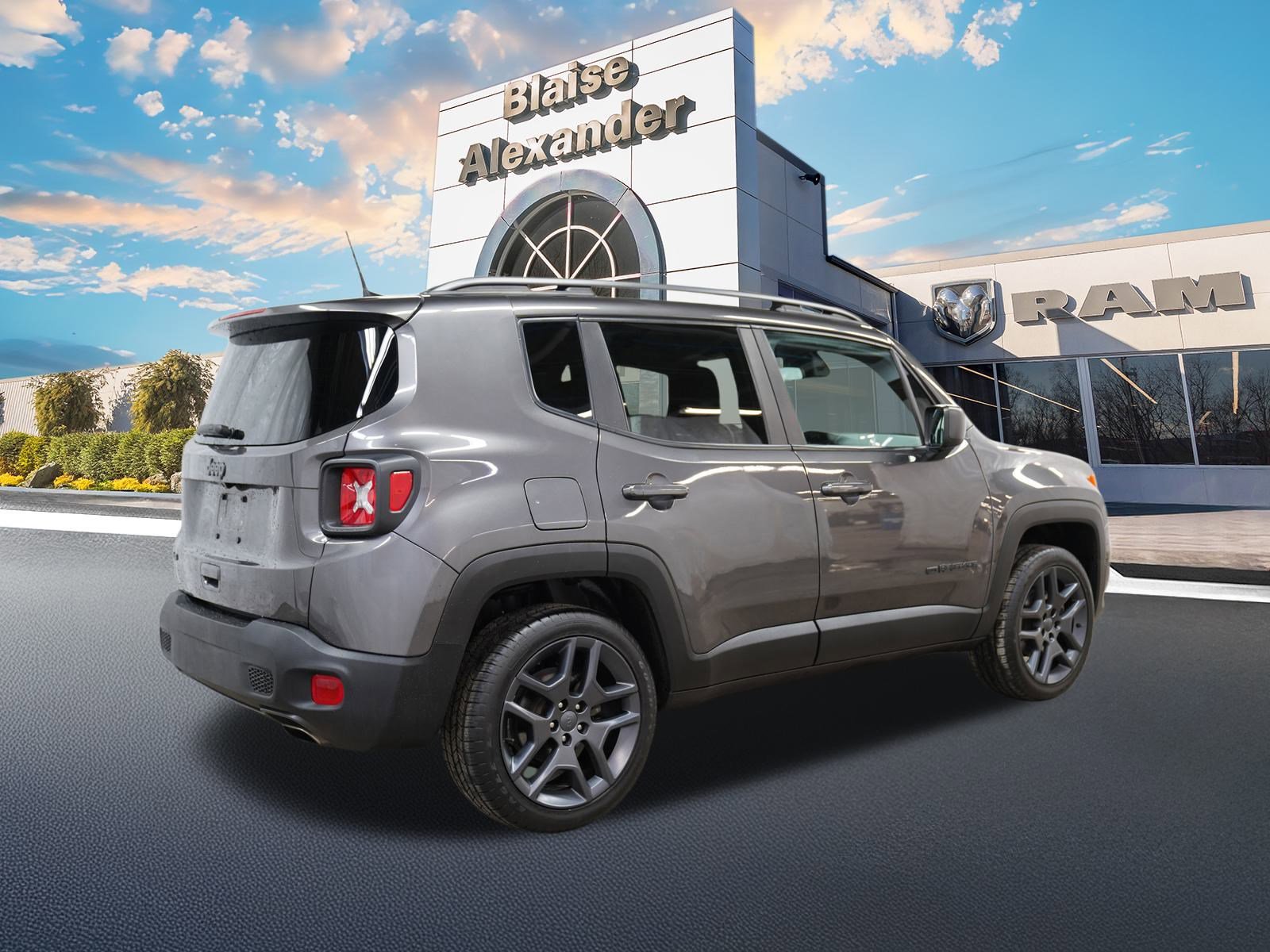 Used 2021 Jeep Renegade Latitude image 3