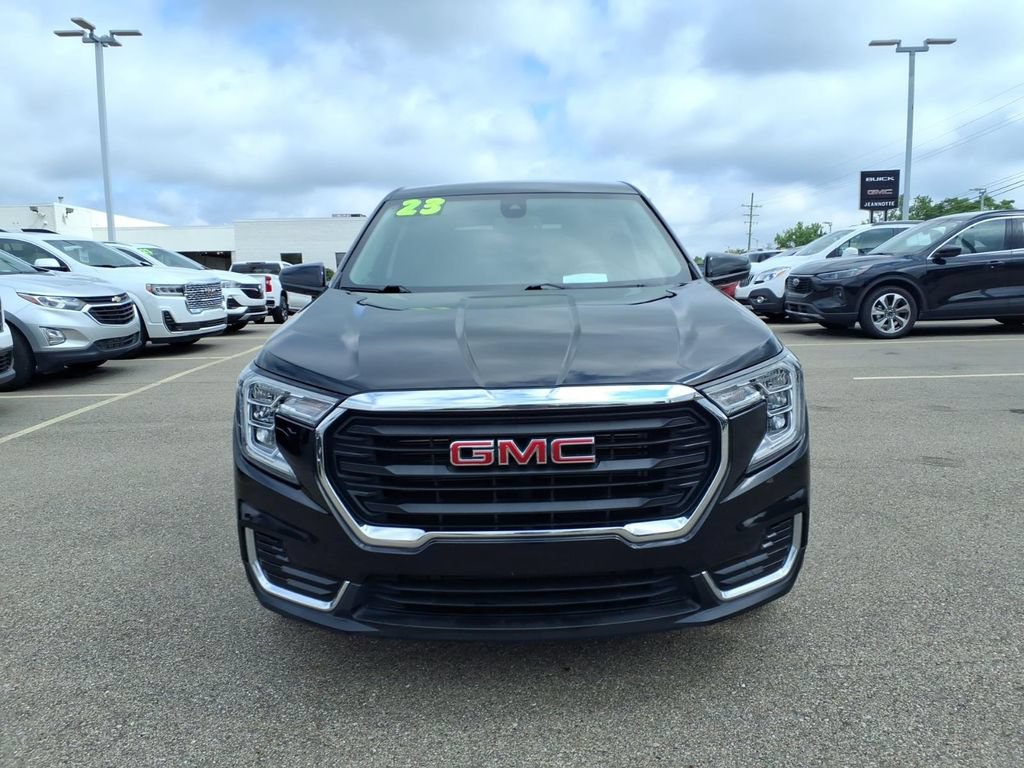 Used 2023 GMC Terrain SLE FWD image 2