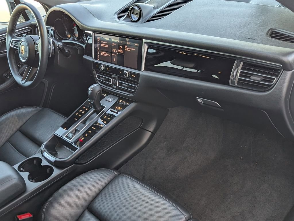 Certified 2022 Porsche Macan image 13
