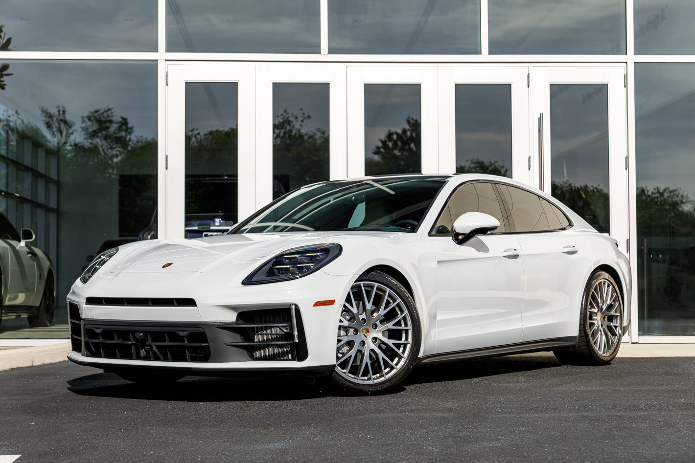 Used 2024 Porsche Panamera 4 image 39