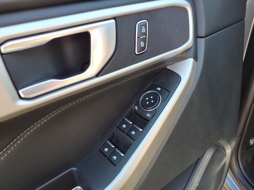 Certified 2023 Ford Explorer XLT image 16