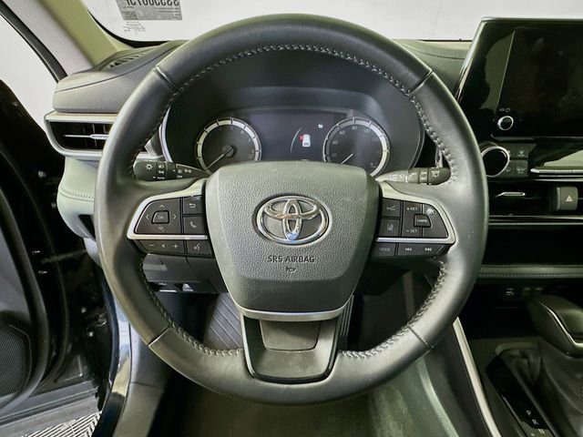 Certified 2025 Toyota Highlander LE image 13