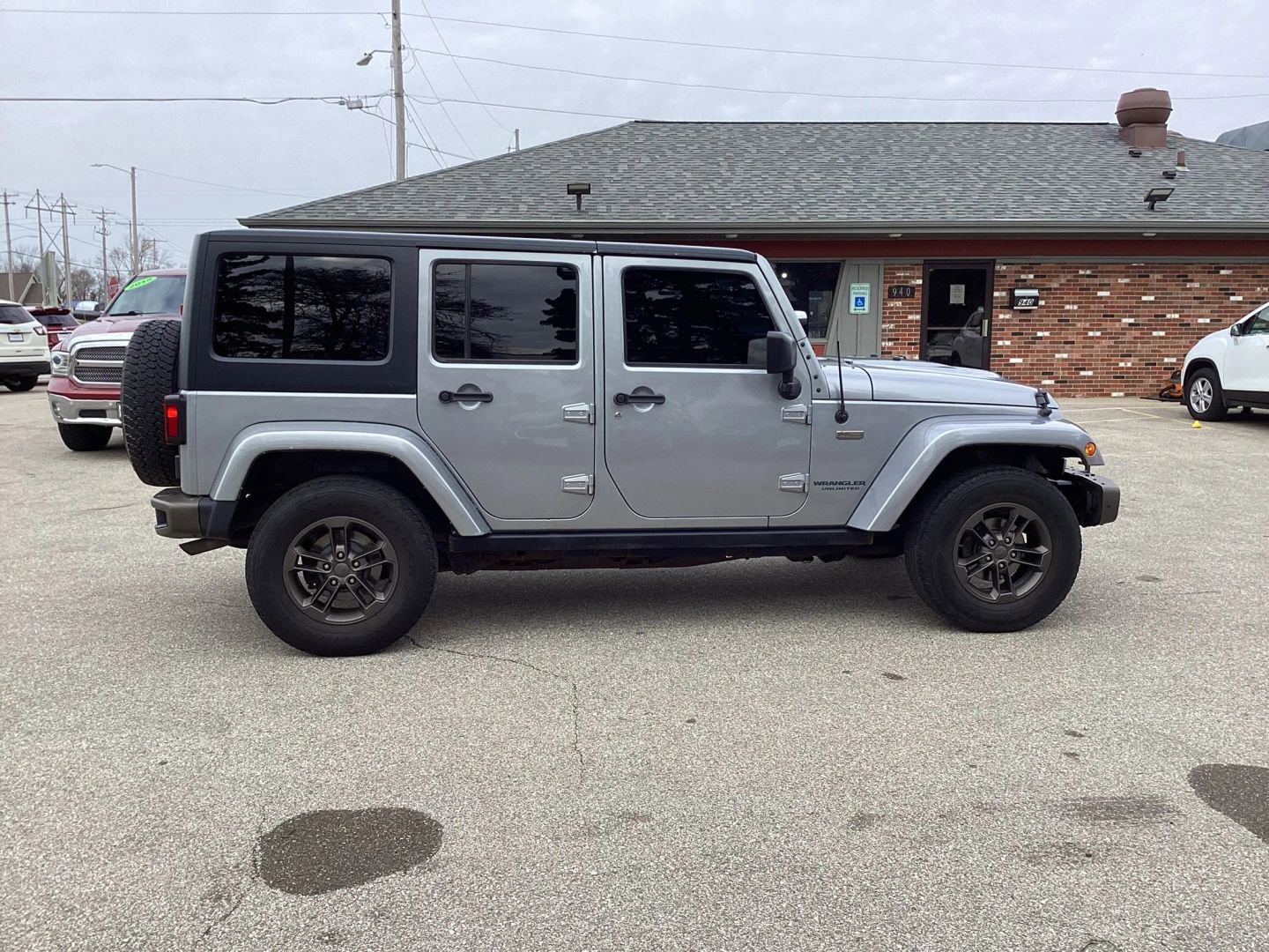 Used 2016 Jeep Wrangler Unlimited Sahara image 10