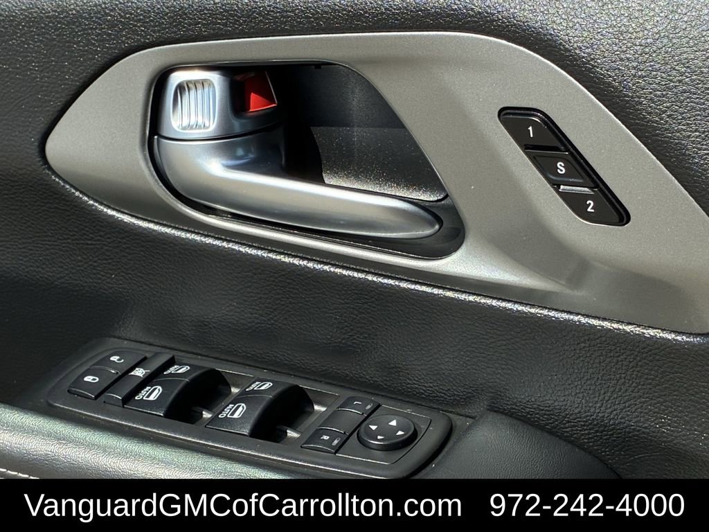 Used 2025 Chrysler Pacifica Select image 23