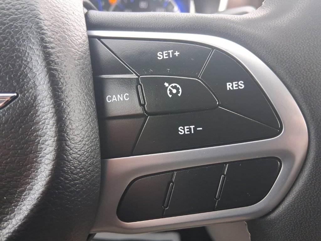 Used 2023 Chrysler Voyager LX image 22