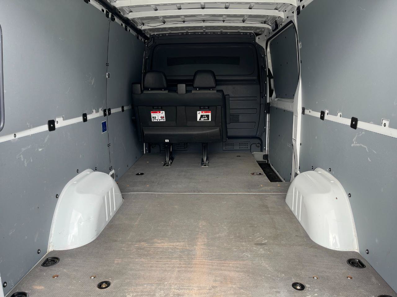 Used 2015 Mercedes-Benz Sprinter 2500 image 14