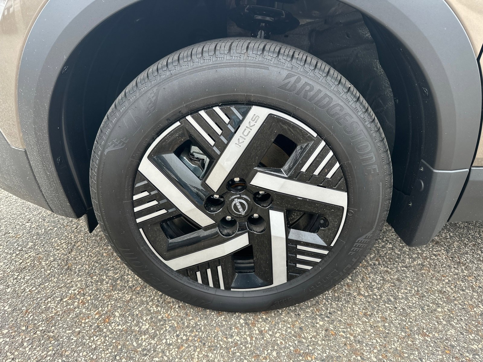 Used 2026 Nissan Kicks SV image 11