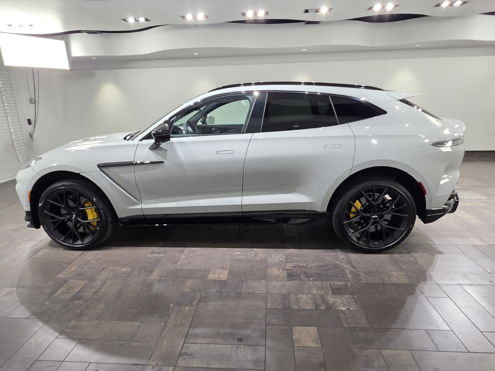 New 2026 Aston Martin DBX 707 image 24