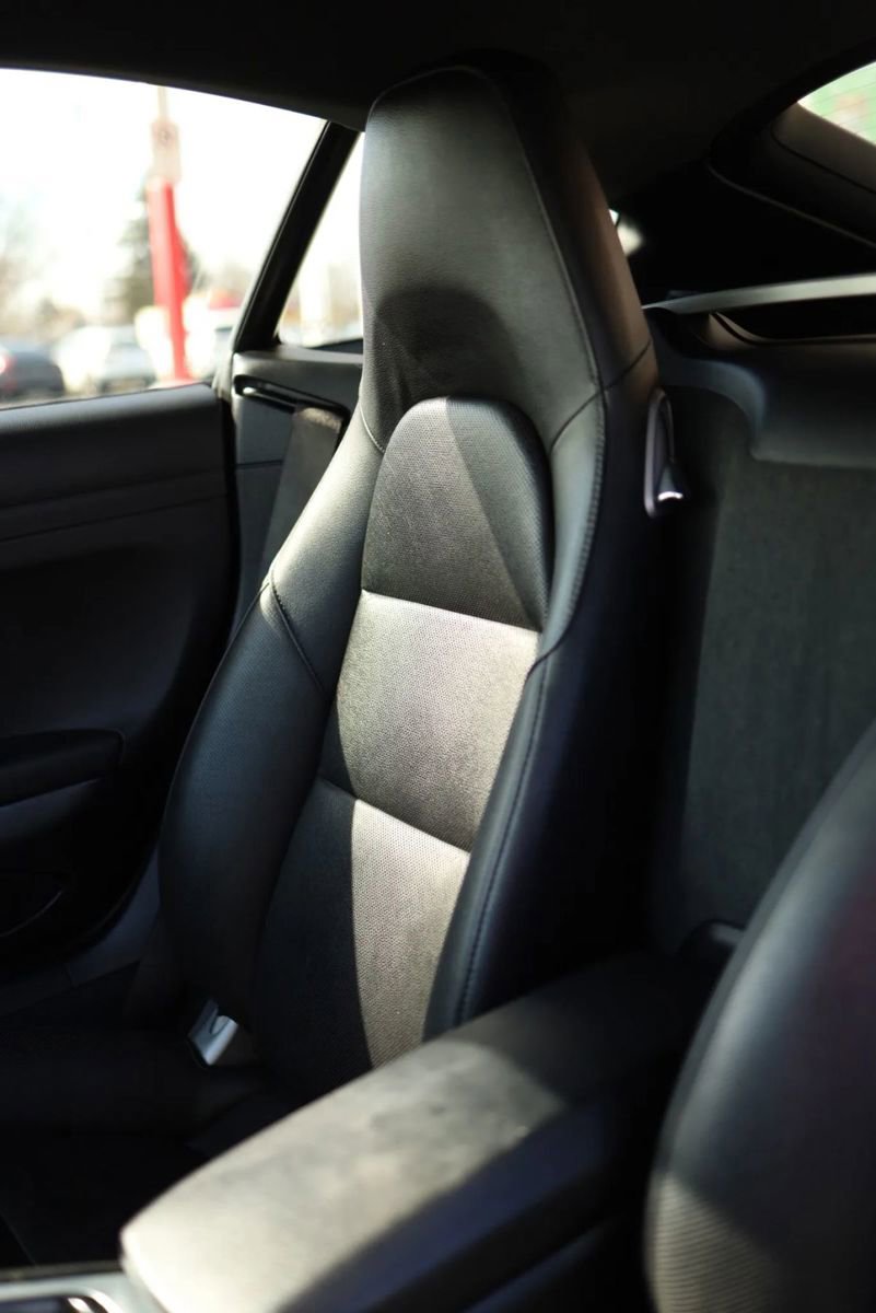 Used 2019 Porsche 718 Cayman RWD image 22