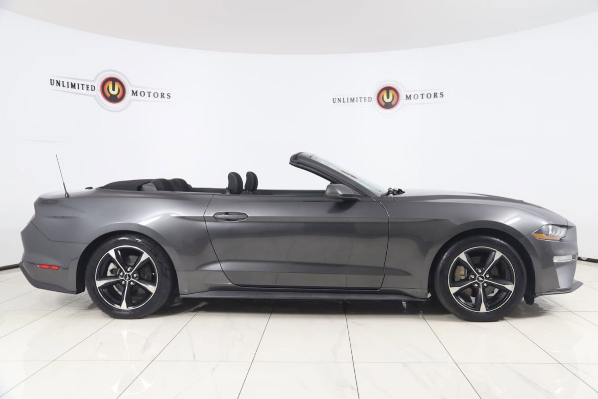 Used 2020 Ford Mustang Convertible RWD image 2