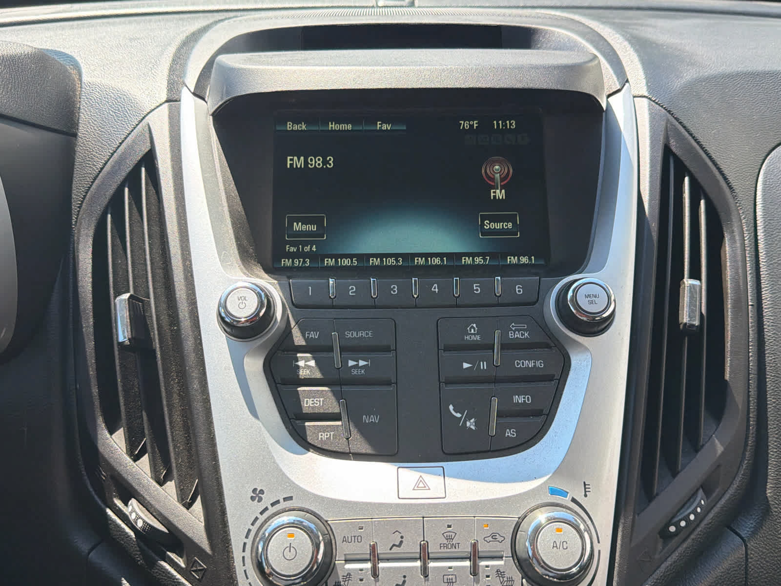 Used 2016 Chevrolet Equinox LTZ w/ Enhanced Convenience Package FWD image 26