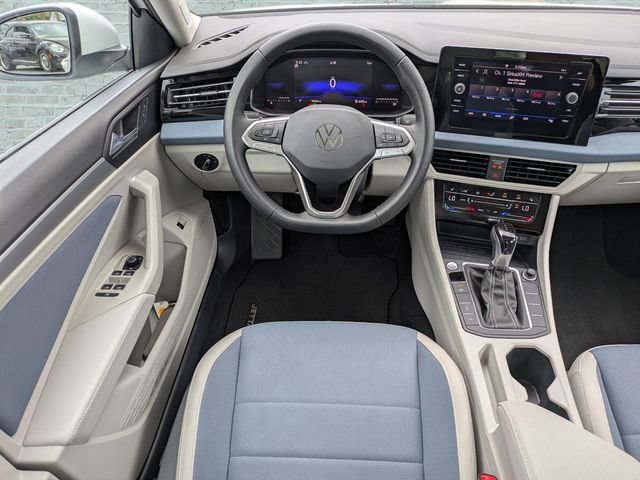 Certified 2025 Volkswagen Jetta SE FWD image 15