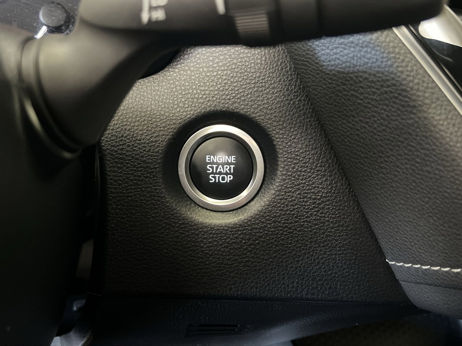 Used 2025 Toyota Corolla SE FWD image 36